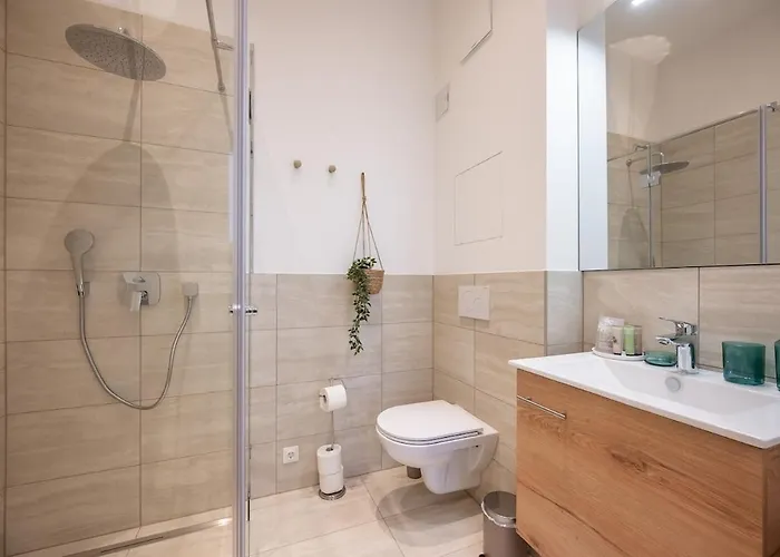 1 Bdr - Majestic, Right Near Vienna's Old *