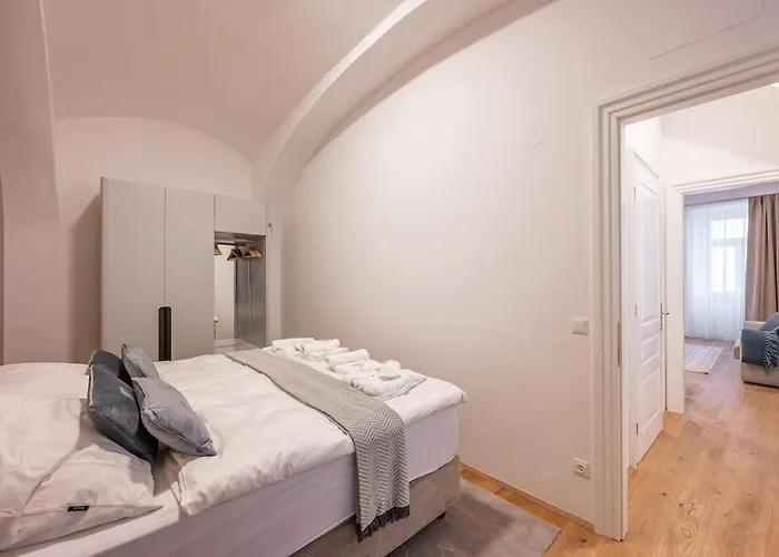 Appartamento 1 Bdr - Majestic, Right Near Vienna's Old Vienna