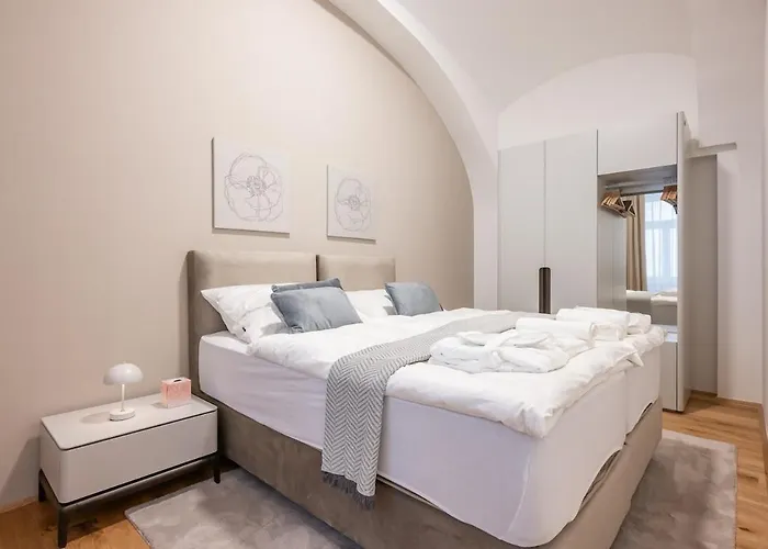 1 Bdr - Majestic, Right Near Vienna's Old Vienna