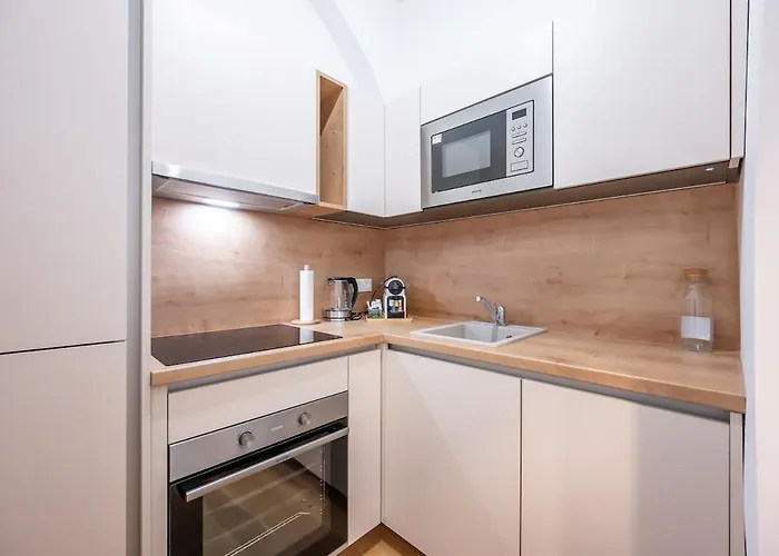 1 Bdr - Majestic, Right Near Vienna's Old Appartamento